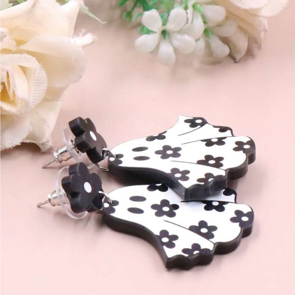 NWT Groovy Floral Ghost Earrings for Fall or Halloween - Picture 4 of 4
